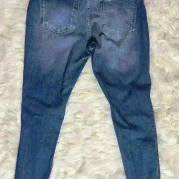 Zara Ripped High rise medium wash. size 6 - Picture 4 of 4